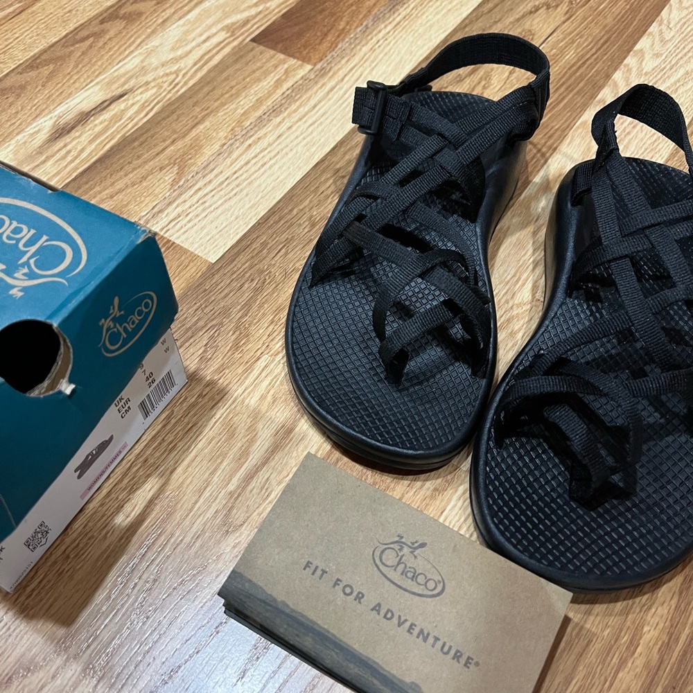 Women’s Chaco Zx2 Black Hiking Sandal size 9